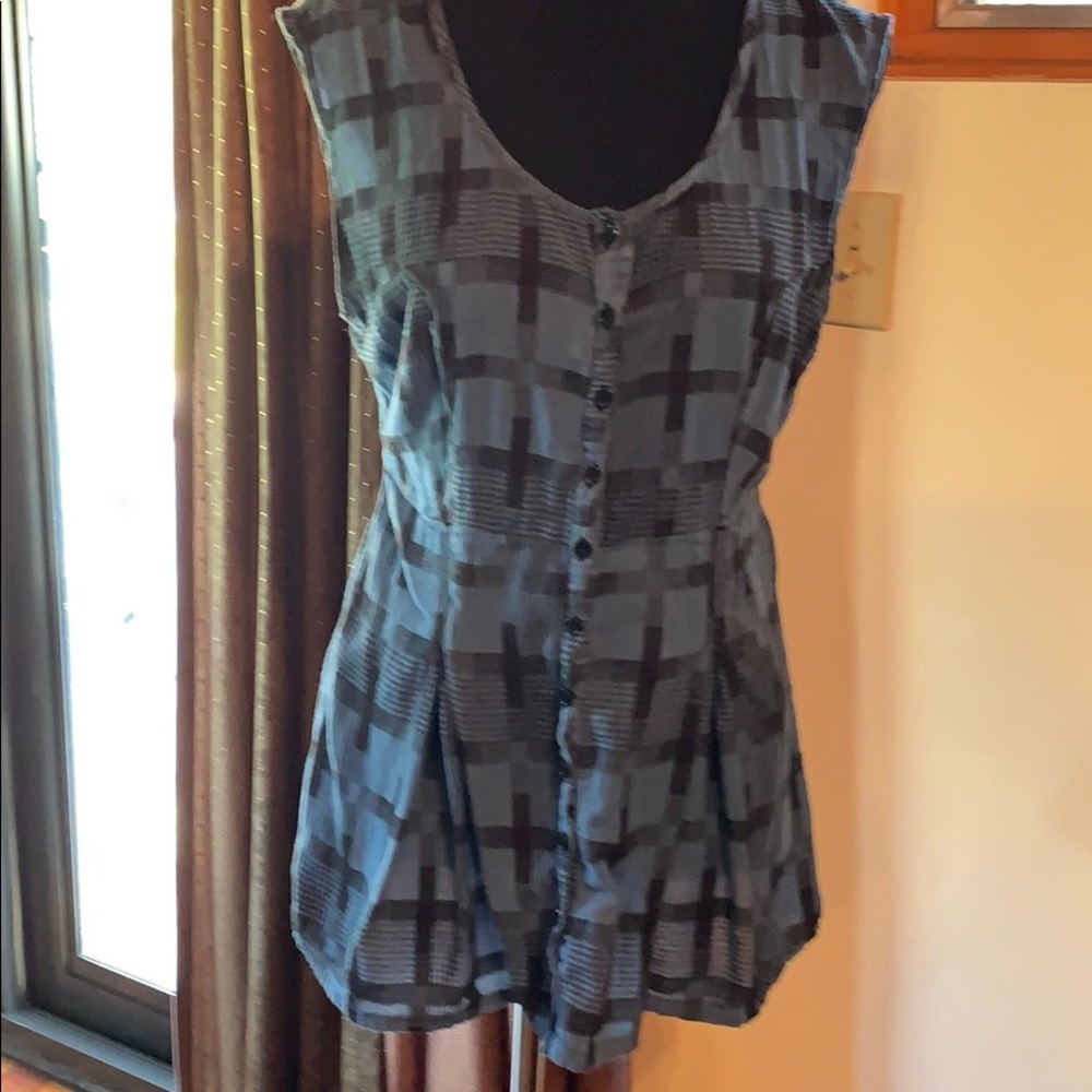 Cute sleeveless top